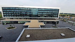 Vordächer des Hotels H4 im Borussia Park in Mönchengladbach