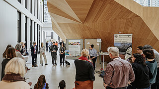 Eine Themeninsel mit Publikum