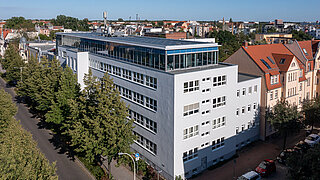 Luftaufnahme des Bürogebäudes in Cottbus, in dem das Kompetenzzentrum Klimaschutz in energieintensiven Industrien arbeitet