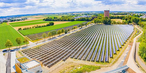 Drohnenaufnahme eines Solarthermiefelds