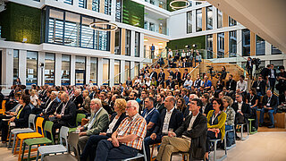 Publikum bei der Eröffnungsfeier des KNK