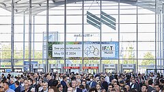 Messehalle München mit vielen Besucher*innen bei der IFAT 2022