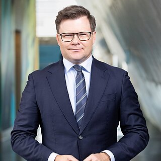 Porträt des Bundesumweltministers Carsten Schneider