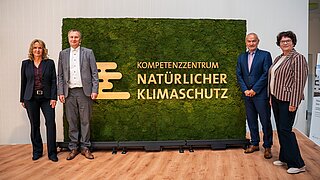 Lemke, Kirschey, Demuth, Riewenherm vor der KNK-Mooswand