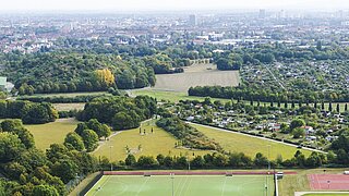 Blick von oben auf Braunschweig inkl. Waldgebiet und Nutzflächen