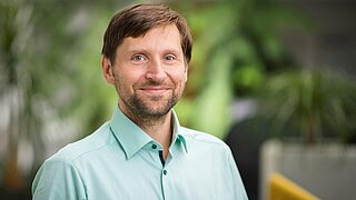 Porträtaufnahme von Péter Agoston