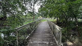 Eine Brücke im Stadtwald vor der Neugestaltung