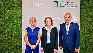 Bundesumweltministerin Steffi Lemke mit der ZUG-Geschäftsführung Corinna Enders und Stefan Demuth.