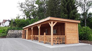 Grünes Klassenzimmer aus Holz