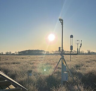 Ein Eddy-Kovarianz-Turm, der zur Erfassung von Treibhausgasen dient.